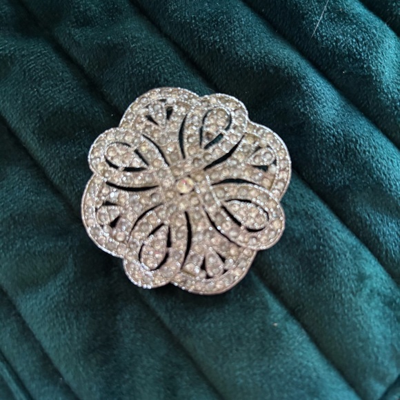 Jewelry - Elegant Silver Brooch